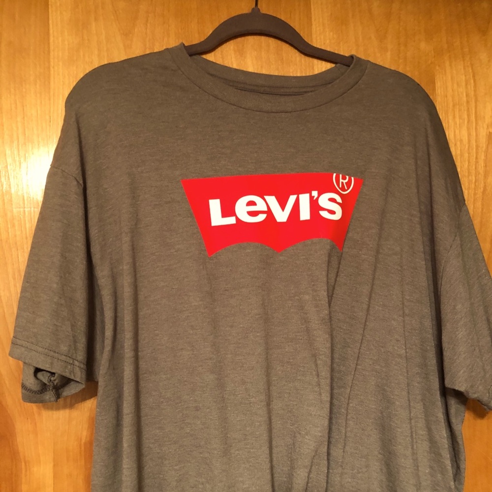 Men’s Levi’s T’s